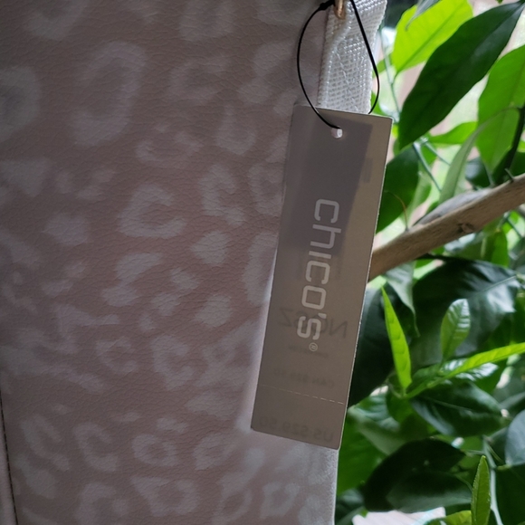 Chicos Wine Cooler Bag Snow Leopard Print - Picture 8 of 10